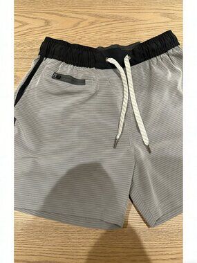 Men's Vuori Banks Short's Gray Black 4 Way Stretch Gym Performance Kore Small